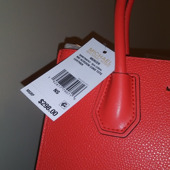 🆕Michael Kors medium tote. - Picture 6 of 13